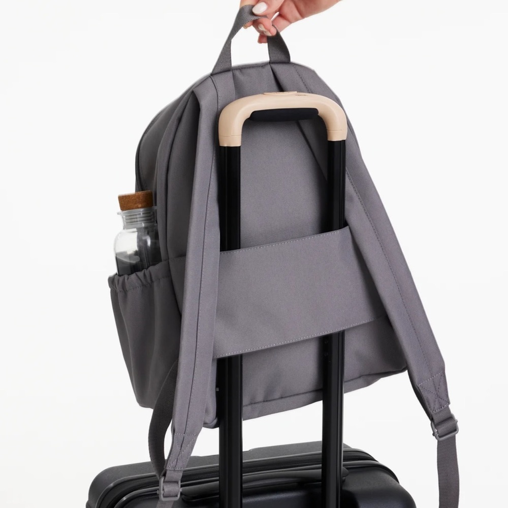 The BÉISics Backpack 
in Grey - Picture 4 of 7
